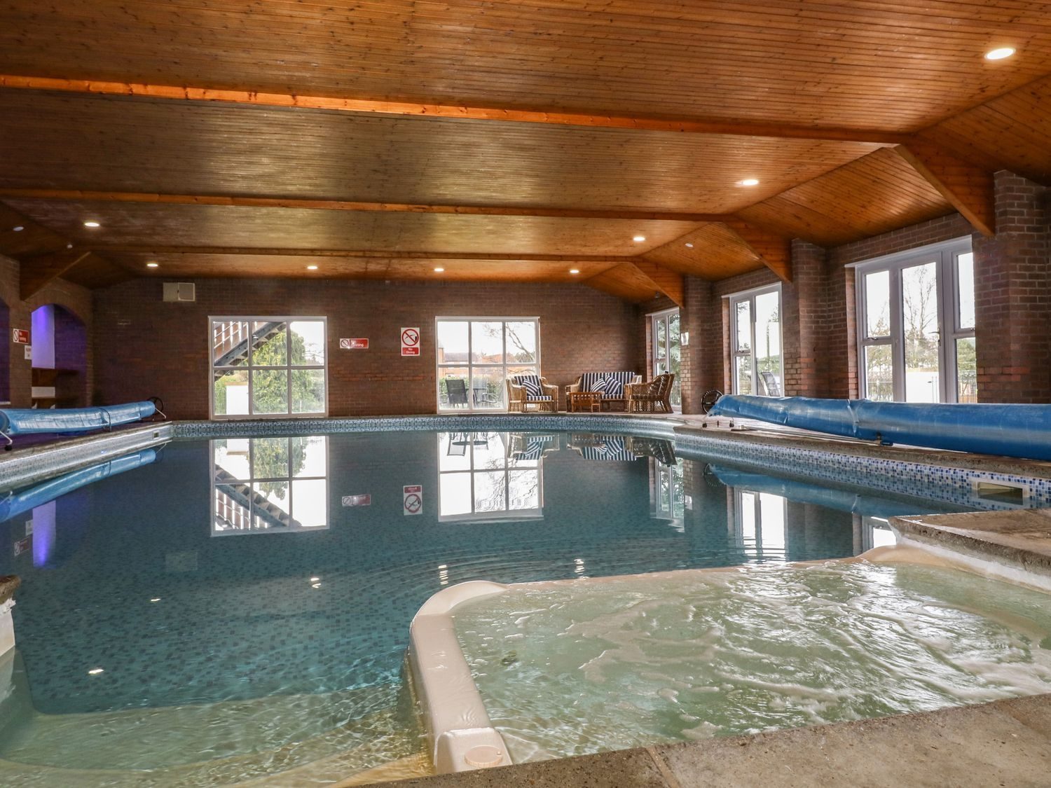 Heated indoor pool and jacuzzi
